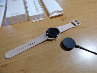 Samsung Galaxy Watch 4 - 40mm růžové - 3