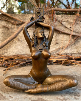 Bronzová socha nahá žena erotické těžítko dívka v poutech - 3