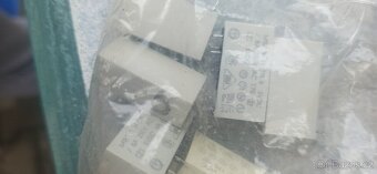 Velké množství součástek - 3