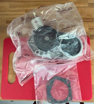 Škoda favorit / felicie , vodní čerpadlo - 3