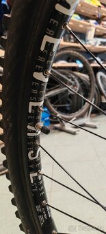 commencal supreme dh v4 - 3