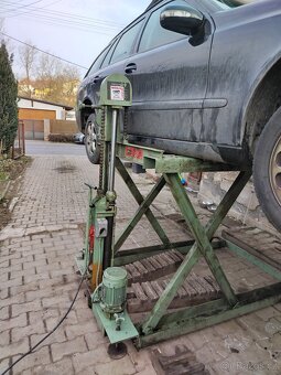 Hever nůžkový mobilní - 3