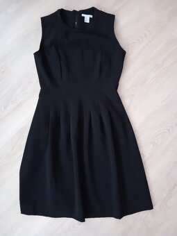 HEZKÉ DÁMSKÉ ČERNÉ ŠATIČKY - vel.36 / zn. H&M - 3