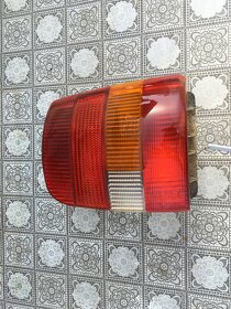 Pravé zadní světlo na Ford Sierra combi - 3