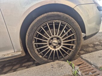 Prodám Vw golf V 1.4 mpi číst celé - 3