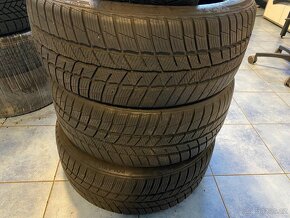 225/40 R19 Barum Polaris 5 - 3