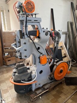 Pérový buchar - 3