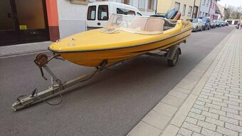 Motorový člun VegaSportovní člun kluzák s přívěsem - 3