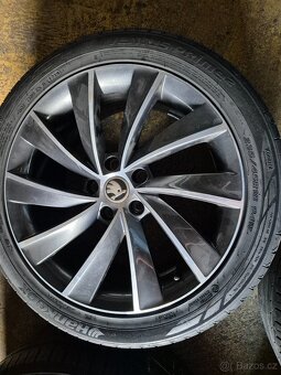 235/45 R18 superb - 3