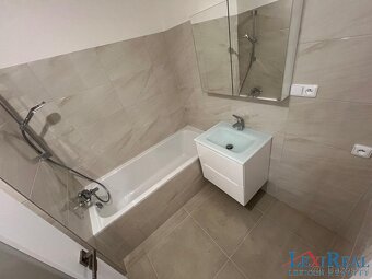 Pronájem bytu 2+kk 32 m2 v panelovém domě Praha 5 Motol - 3