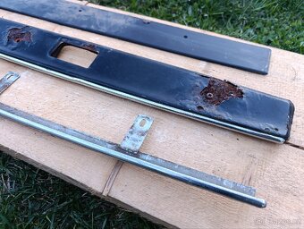 Jaguar XJ 40/ Daimler XJ 40 lišty na víko kufru. - 3