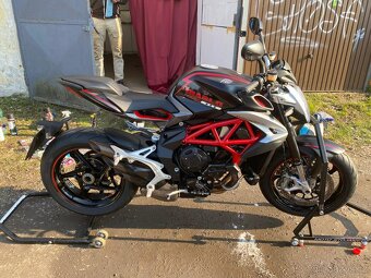 MV Agusta Brutale 800 Diablo Rosso III – limitovaná edice, l - 3