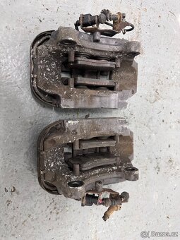 Zadní Brzdové třmeny Brembo VW Touareg - 3