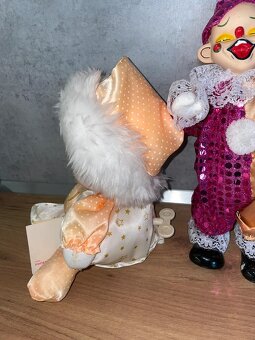Vintage klaun / šašek hraje a “tancuje” - 3