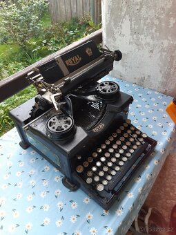 Starý psací stroj - 3