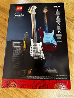 Lego IDEAS Fender Stratocaster - 3