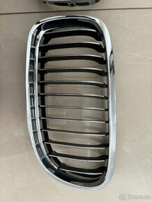 Originální chromové ledvinky BMW E90/E91 LCI - 3