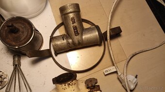 Starý kuchyňský robot UKS E20A + příslušenství - 3