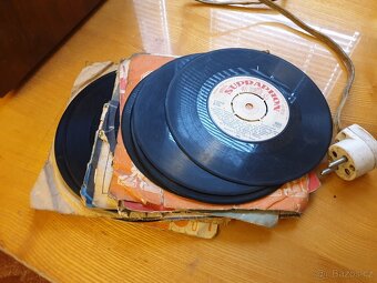 Staré rádio - gramofon + desky - 3