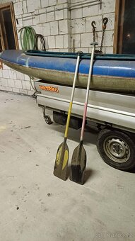 Laminátová kanoe + 2 pádla - 3