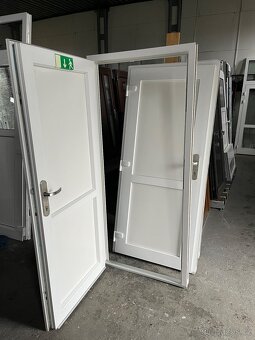 3KS VCHODOVÝCH PLASTOVÝCH DVEŘÍ 92x203 -PLZEŇ - 3