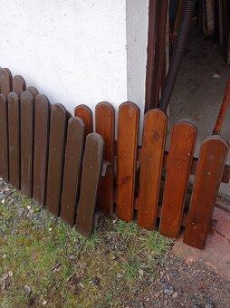 Prodám okrasný dřevěný plůtek - 3