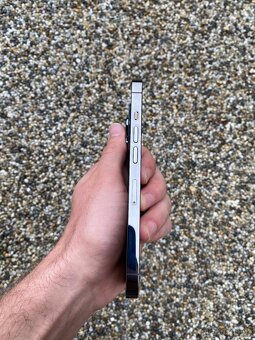 IPhone 13 Pro - baterie 100% - 3
