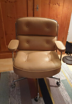 Originální židle VITRA ES 104 Eames LOBBY, KOŽENÁ, koňaková, - 3