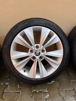 Prodám alu kola na škodu octavii 3 225/45ZR17 stav nové - 3