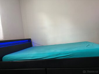 Černá koženková postel s uložnými prostory a led osvětlením - 3