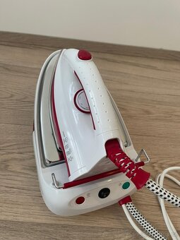 Žehlička Electrolux s parní stanicí - 3