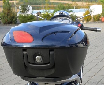 Odrazky Piaggio Beverly na topcase 48 litrů - 3