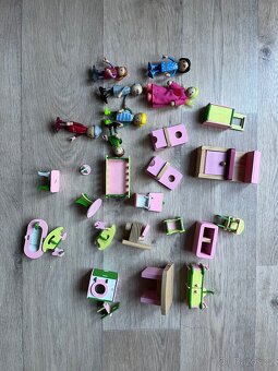 Dětský domeček na hraní a figurky - 3