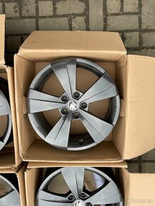 ORIGINÁL Alu Škoda ZEUS R17, 5x112 - TOP STAV - 3