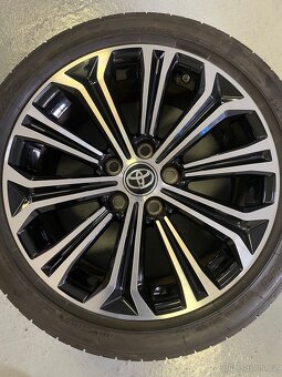 Orig Toyota Corolla r17 + 225/45/17 85-90% - 3