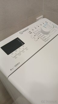 Vrchem plněná pračka Indesit - 3