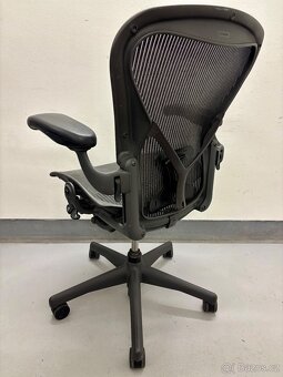 Kancelářská židle Herman Miller MIrra - vel. B, PostureFit - 3