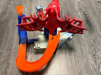 Hot Wheels souboj s drakem - 3