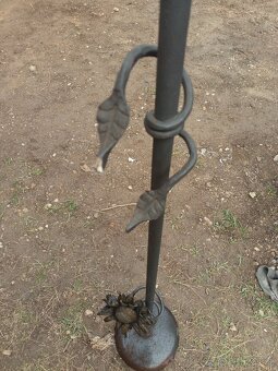 Ručně kovaný stojan - 3