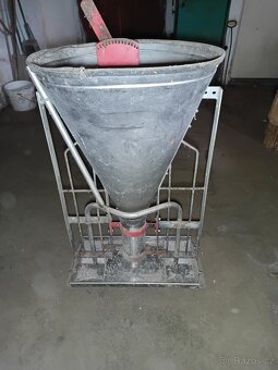 Krmítko pro prasata - 3