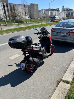 Aprilia SR GT 200 - 3