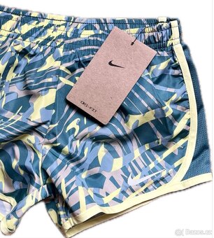Krásné holčičí nové kratásky Nike vel.116 - 3