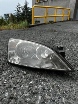 Prodám přední světla na Ford mondeo MK3 - 3
