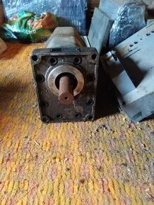 Prodám olejové čerpadlo UR 32/32. - 3