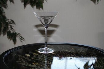 Malý květinový stolek z pryskyřice, ruční výroba - 3