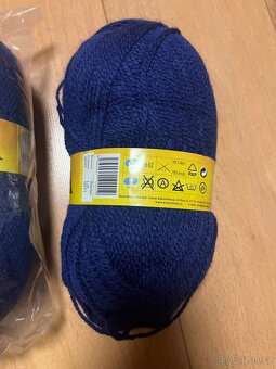 Tmavě modrá pletací přize - 3