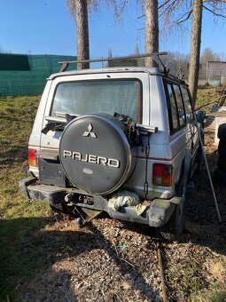 Mitsubishi Pajero 2.5 - 3