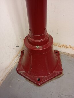Venkovní retro lampa – litinová základna – červená - 3