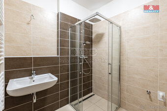 Pronájem bytu 2+kk, 61 m²,ul. A. Petrofa, Hradec Králové - 3