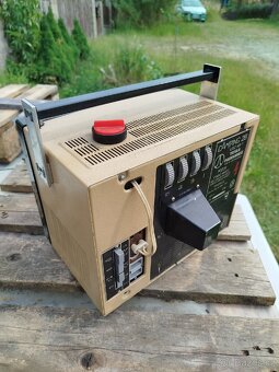 Retro exponát přenosná televize Tesla camping 28 - 3